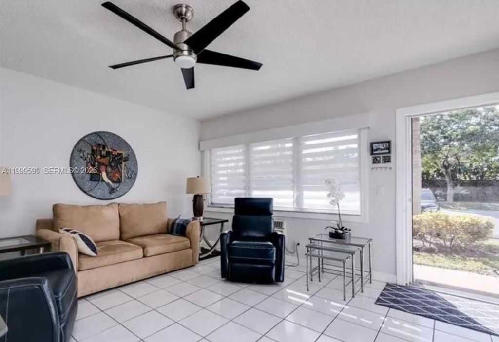 Photo of 1012 SW 11th St #7N, Hallandale Beach, FL 33009 (MLS # A11999590)
