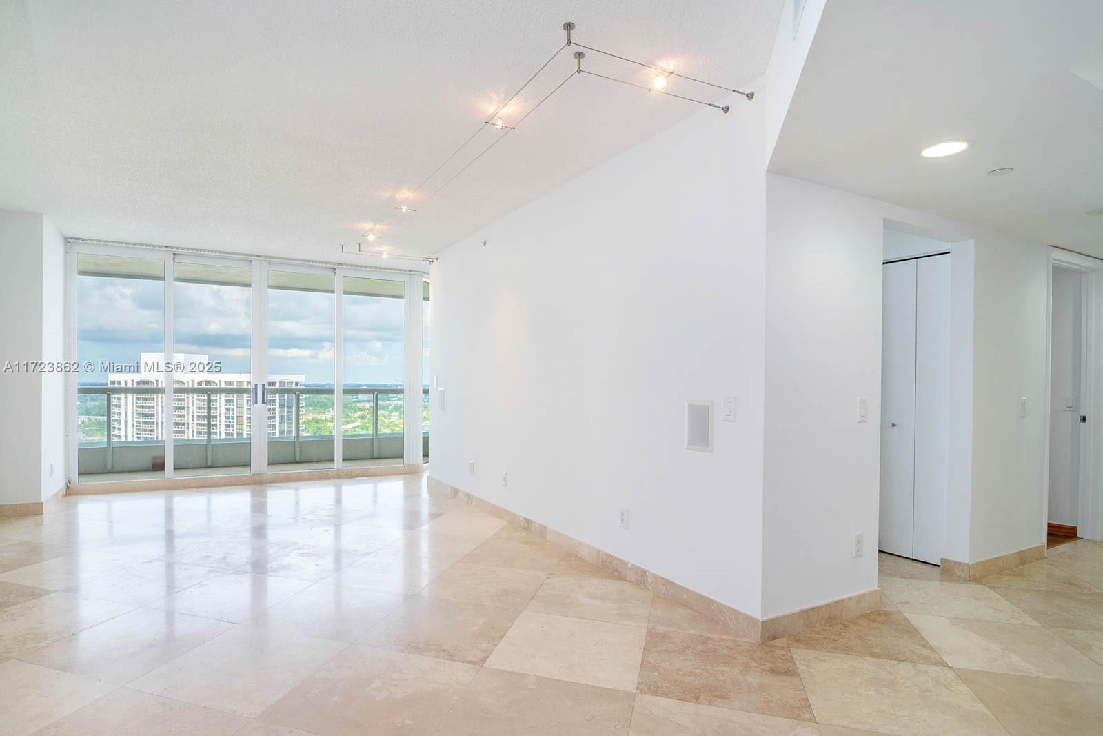 Photo 1 of 21055 Yacht Club Dr 2104, Aventura, Florida, $3,700, Web #: 11723862