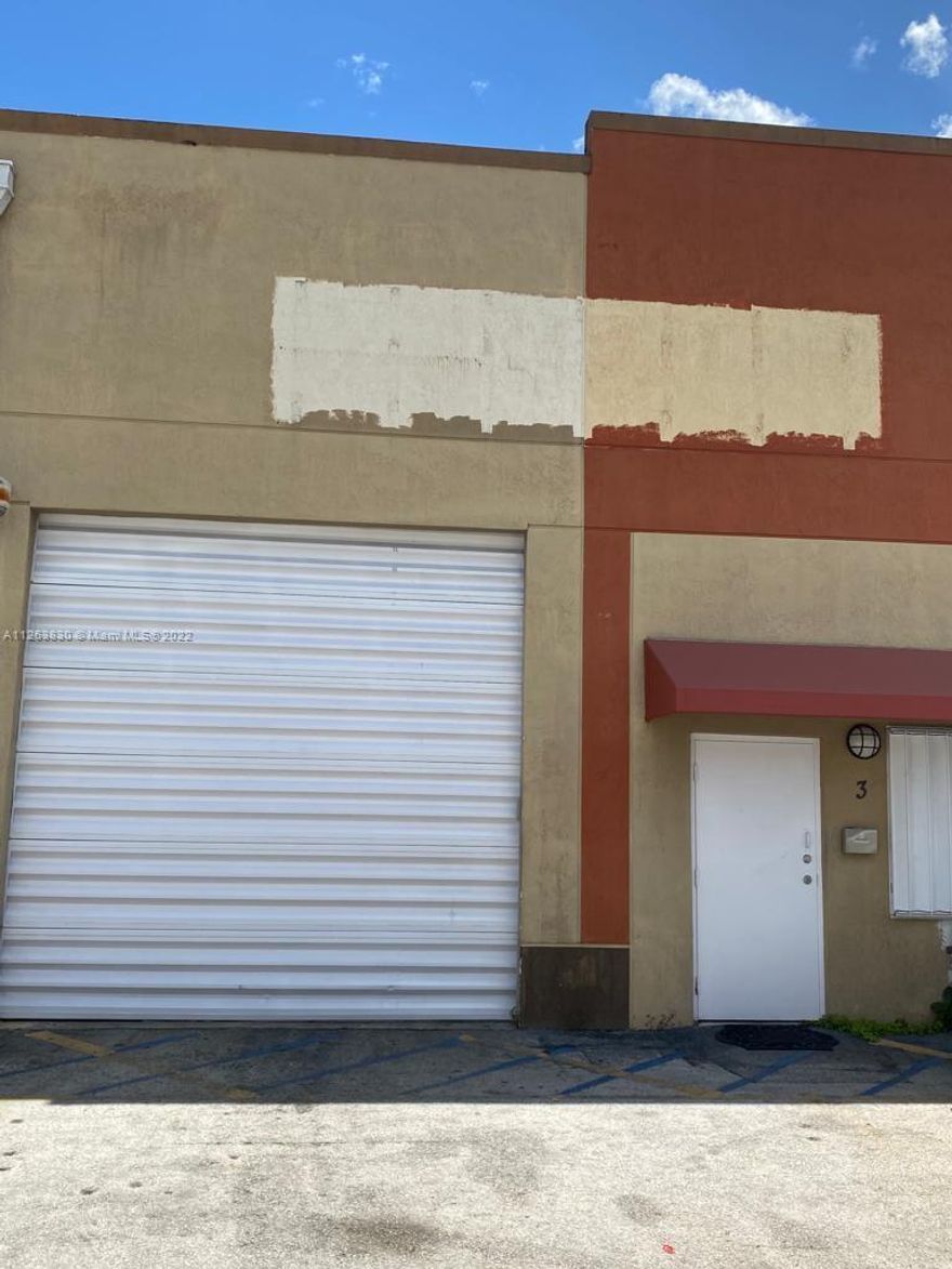 GREAT OPPORTUNITY WAREHOUSE THAT HAS ITS OWN OFFICE & BATHROOM FOR RENT IN A PRIME LOCATION, CLOSE TO TAMIAMI AIRPORT COMMERCE CENTER IN THE HEART OF KENDALL!!!!  READY TO MOVE IN!!!!