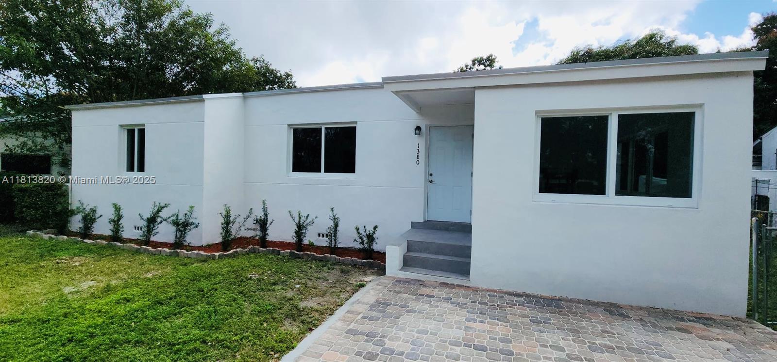 1380 Nw 39th St, Miami, Broward County, Florida - 3 Bedrooms  
2 Bathrooms - 