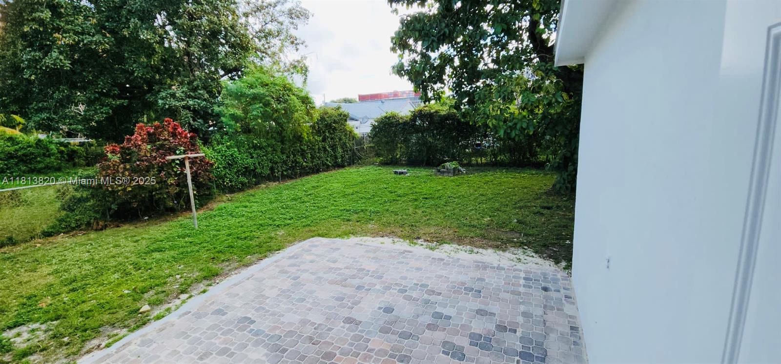 N MIAMI ESTATES - Residential