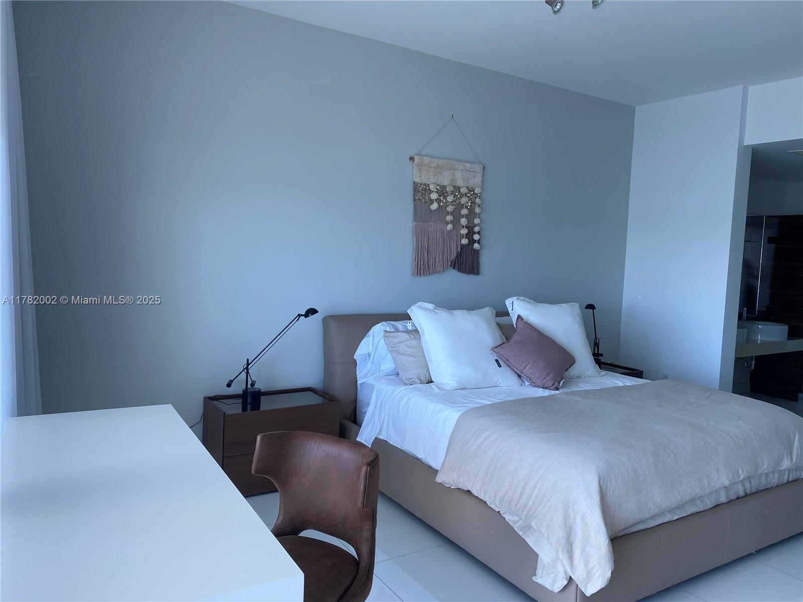 2020 N Bayshore Dr 1203