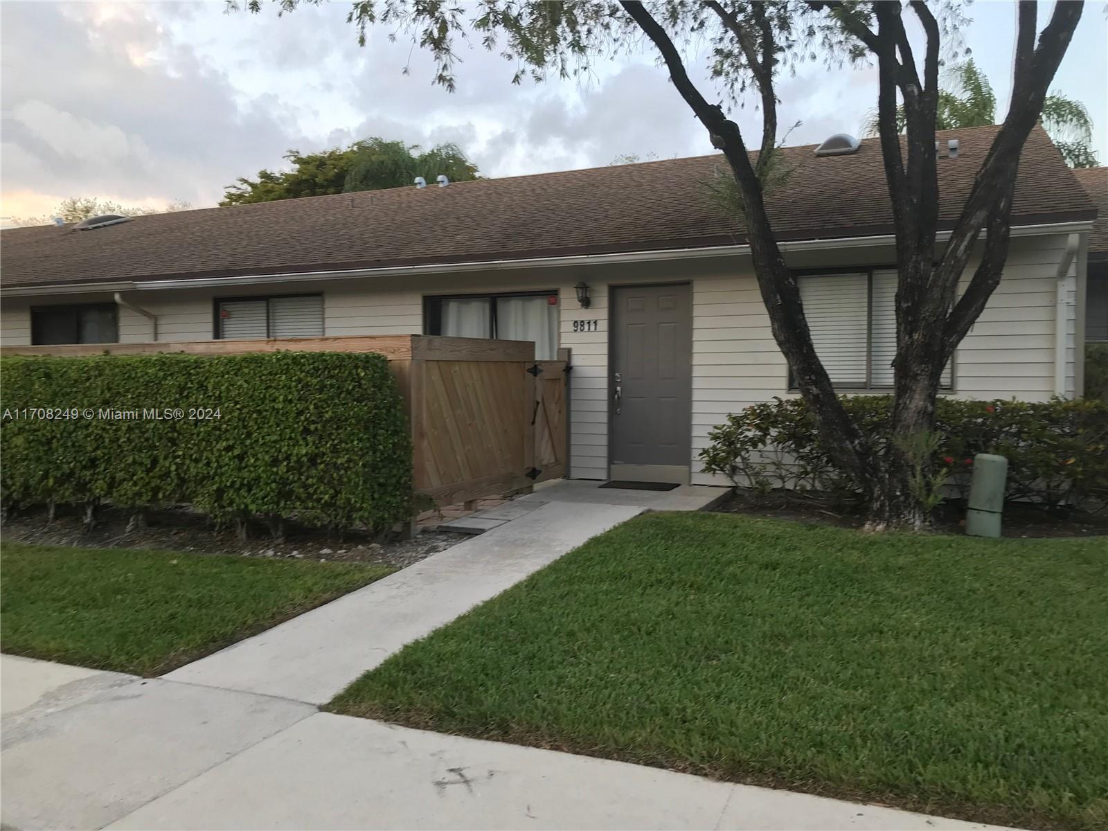 9811 Nw 36th St 9E, Sunrise, Miami-Dade County, Florida - 2 Bedrooms  
2 Bathrooms - 