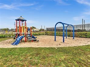 SUNSET PARK LAKE VILLAS S - Residential