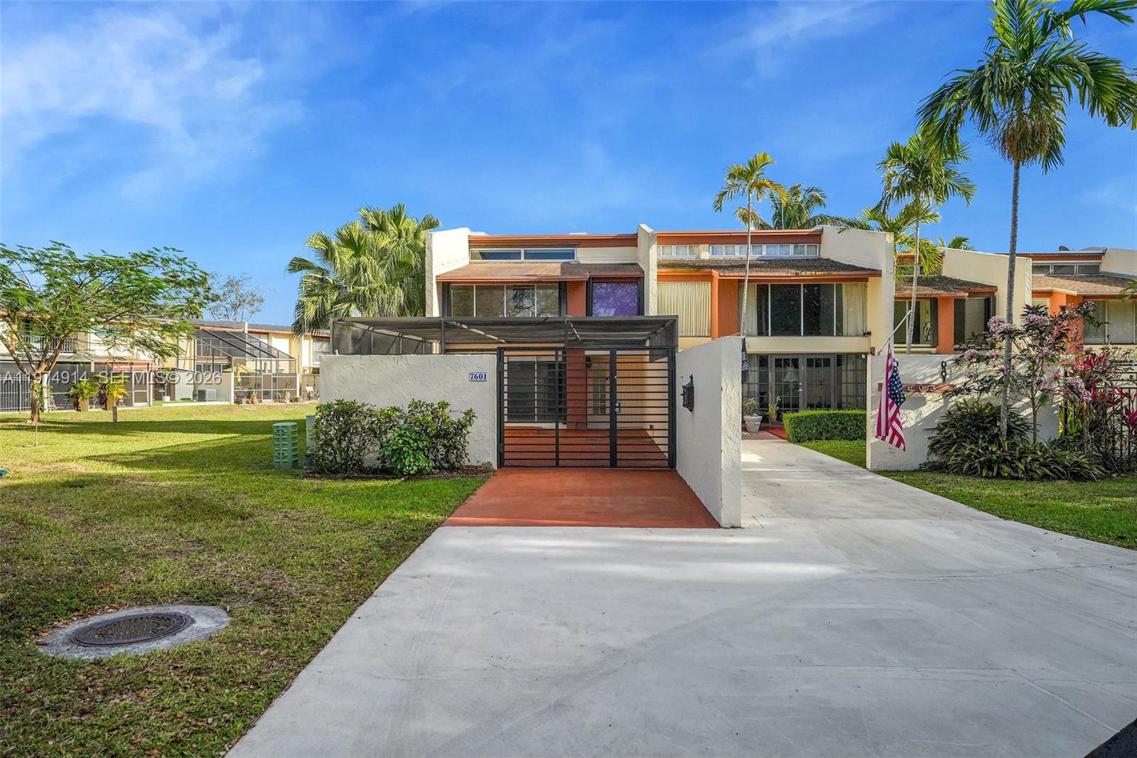 SUNSET PARK LAKE VILLAS S - Residential