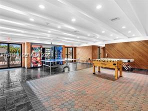 SUNSET PARK LAKE VILLAS S - Residential