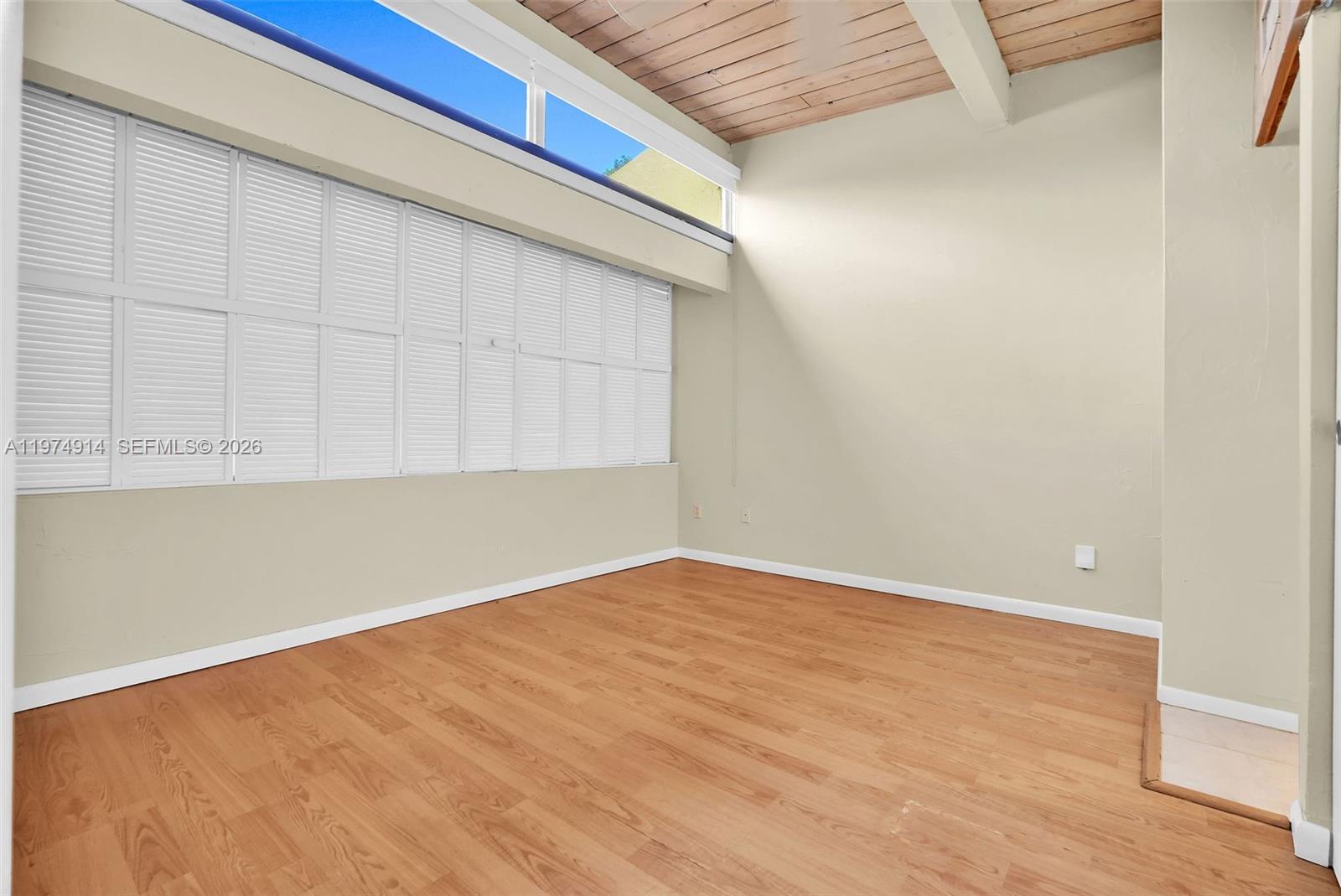 SUNSET PARK LAKE VILLAS S - Residential