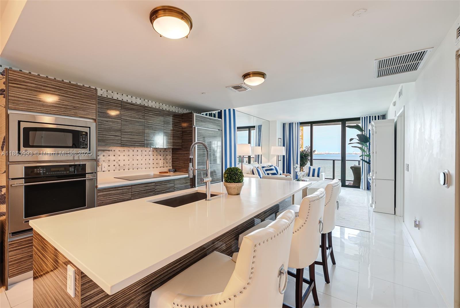 ICON BAY CONDO - Residential