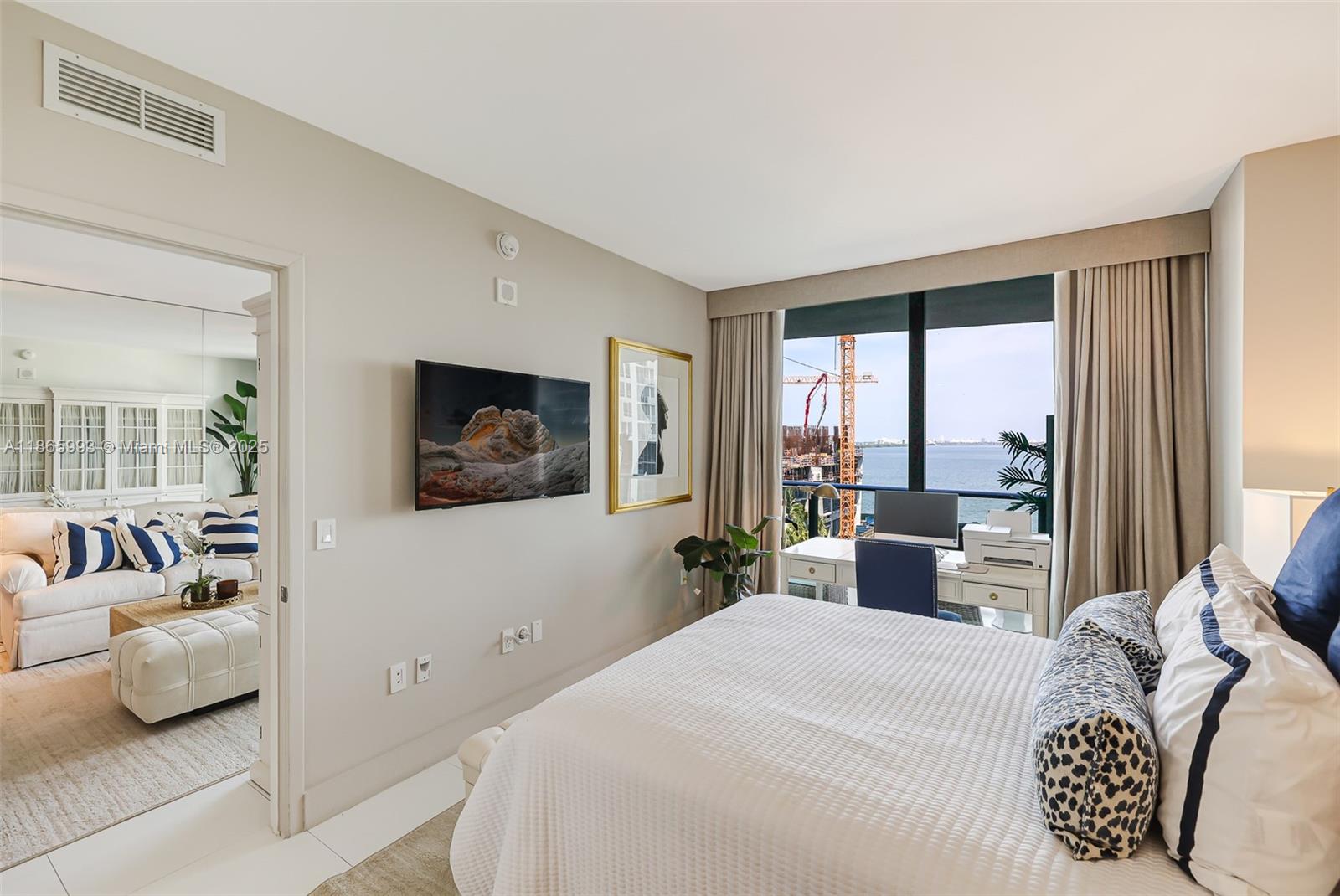 ICON BAY CONDO - Residential