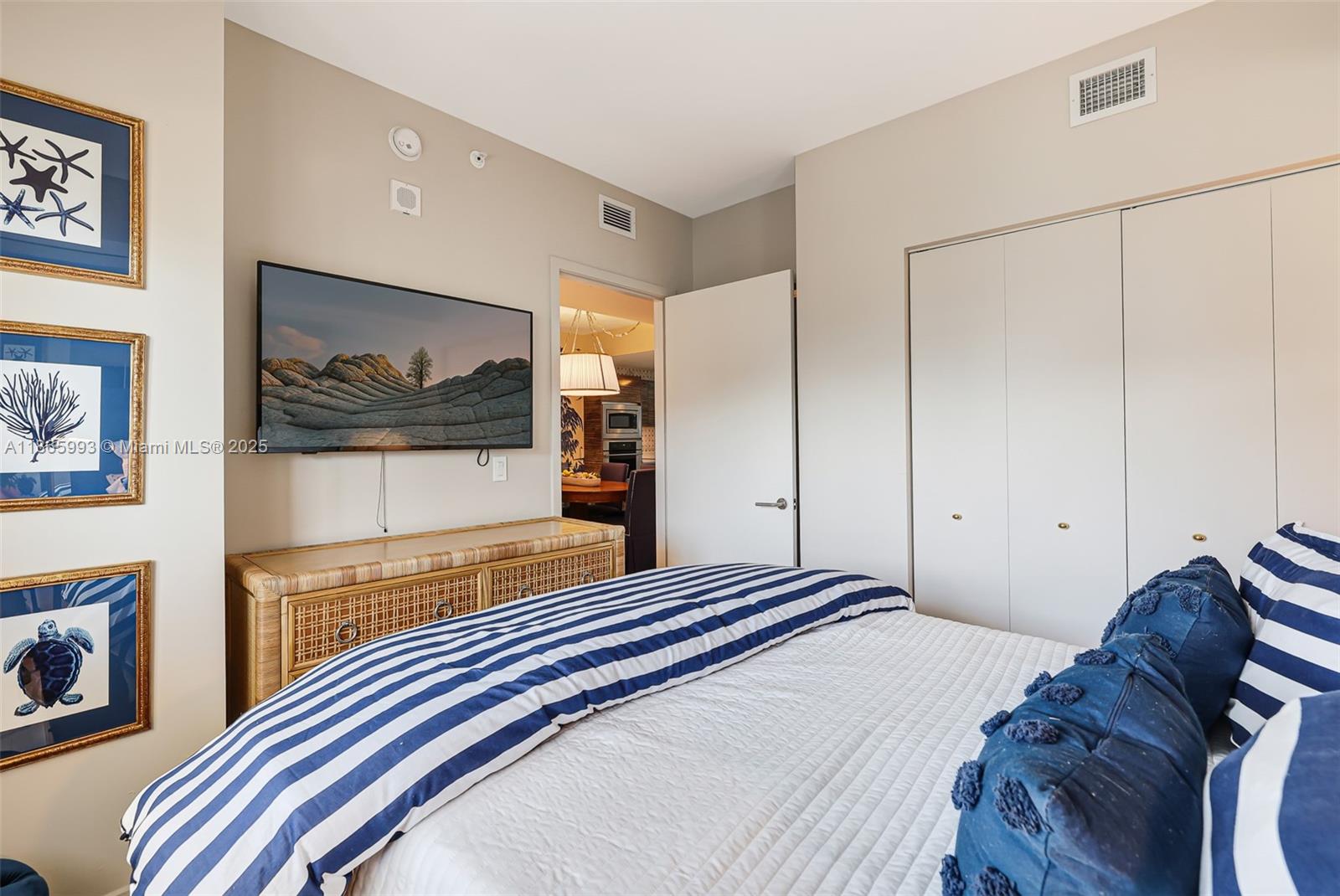 ICON BAY CONDO - Residential