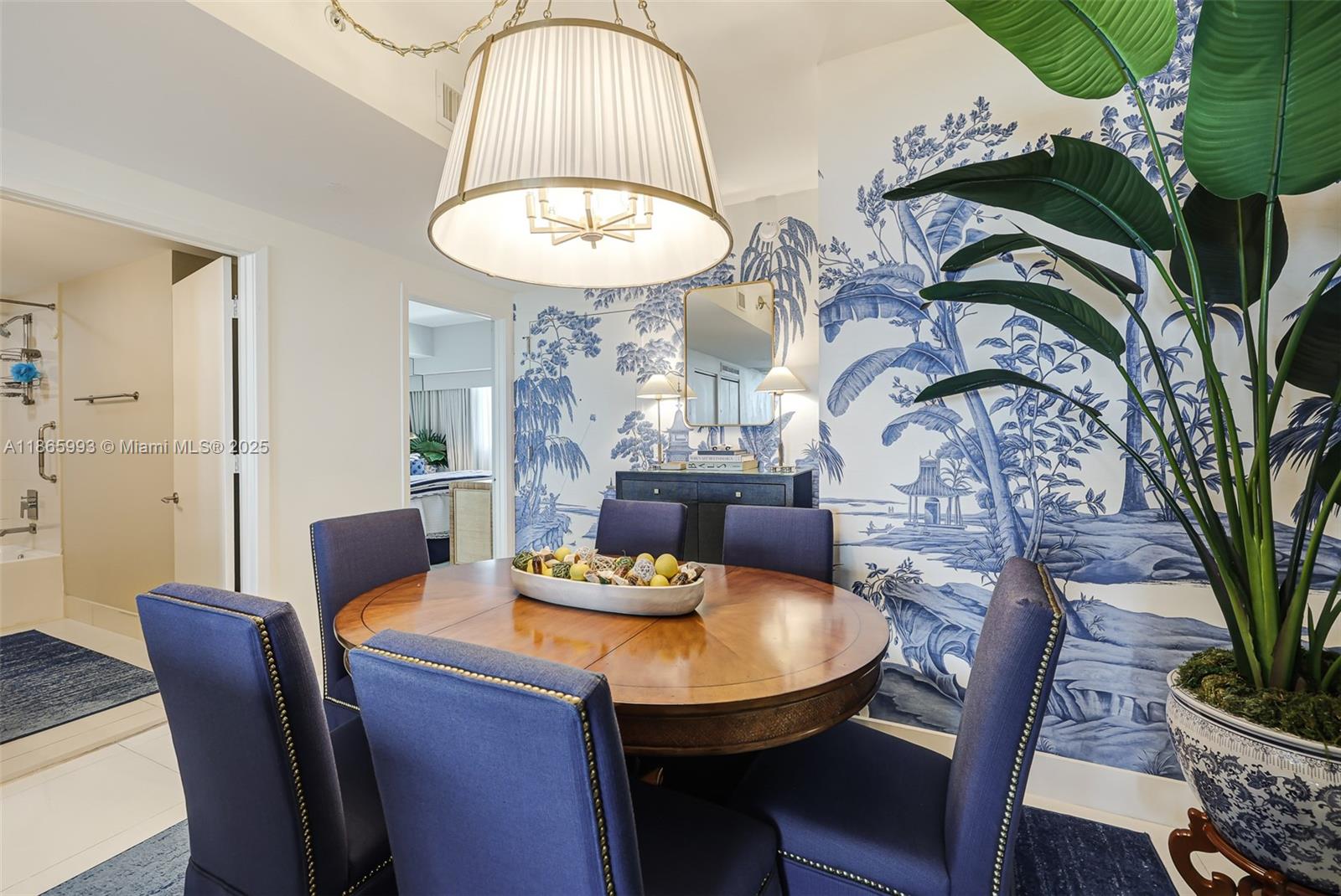 ICON BAY CONDO - Residential