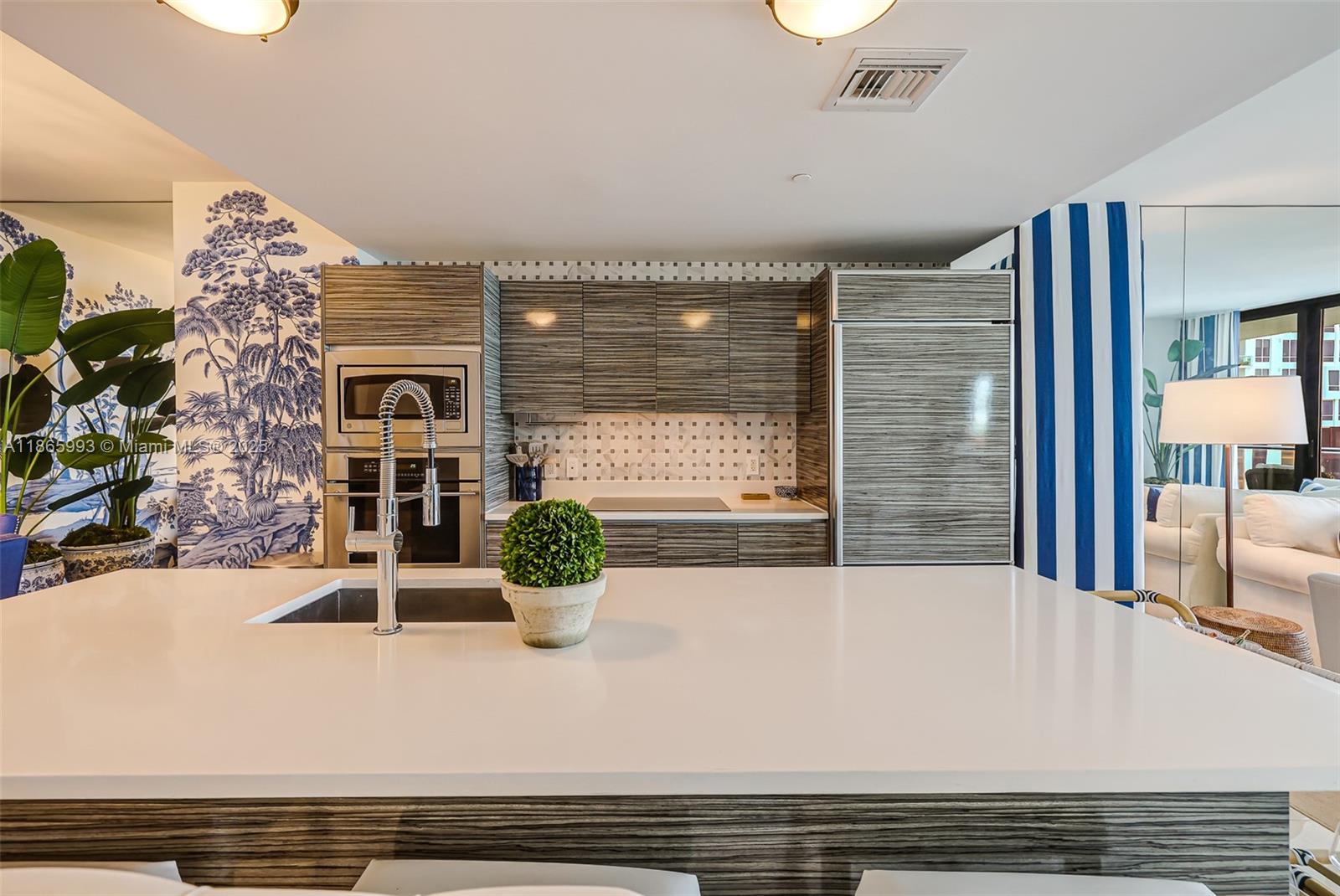 ICON BAY CONDO - Residential