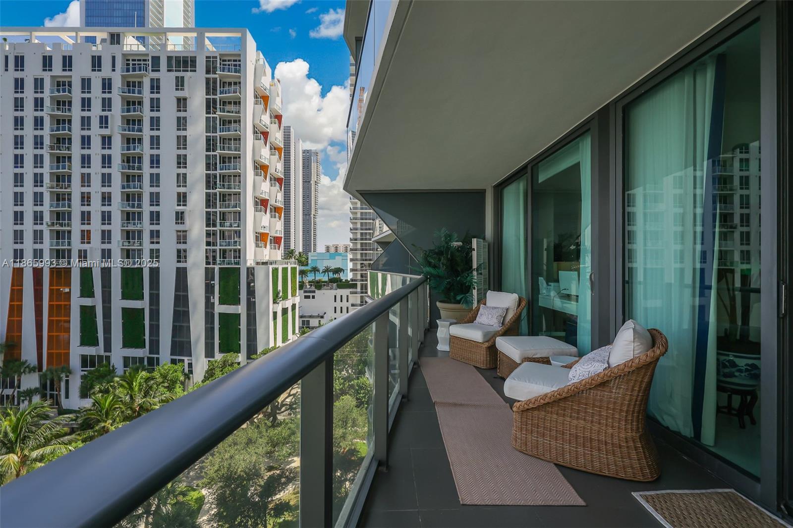 ICON BAY CONDO - Residential