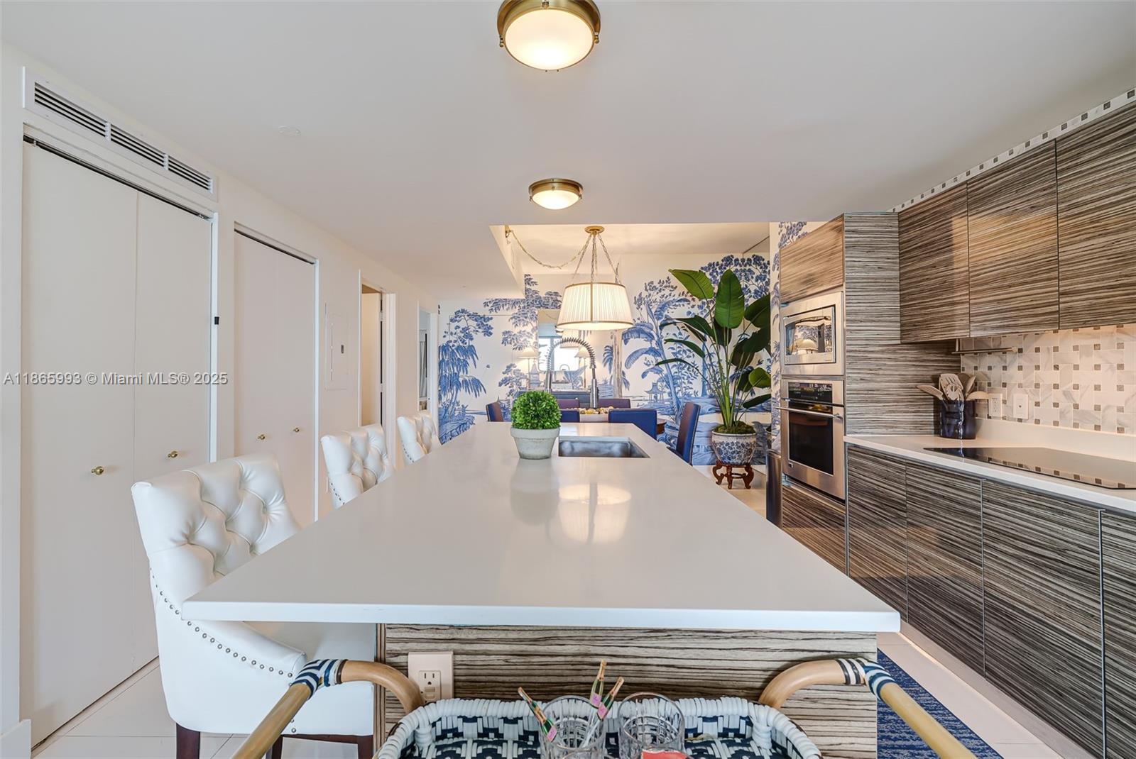 ICON BAY CONDO - Residential