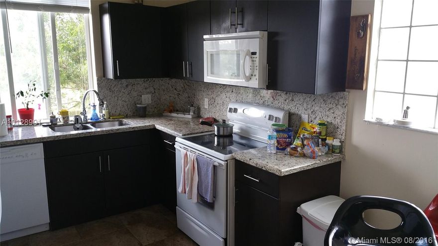 Beautiful 3/2 Condo in Courtyards at Davie a resort style complext. Washer dryer inside the unit. Private balcony, Great location close to Nova University, BCC, FAU. Close to all major HIghway....