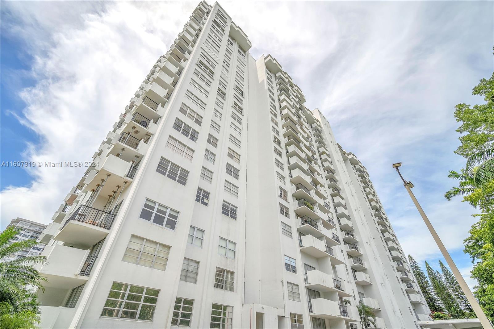 Property for Sale at 2780 Ne 183rd St 1601, Aventura, Miami-Dade County, Florida - Bedrooms: 2 
Bathrooms: 2  - $320,000