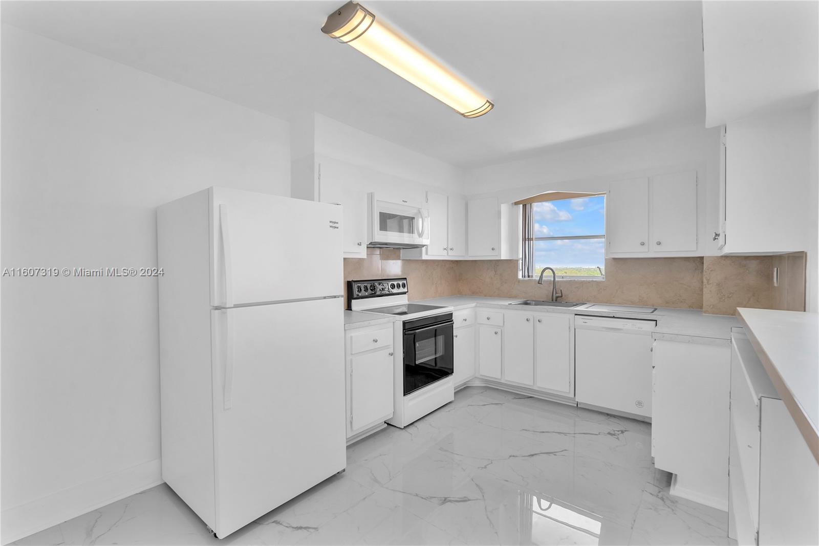 COMMODORE PLAZA CONDO - Residential