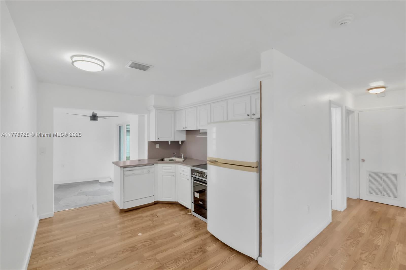 SCOTT LAKE MANOR SEC 8 - Residential