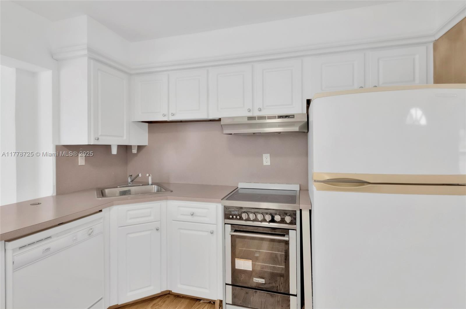 SCOTT LAKE MANOR SEC 8 - Residential