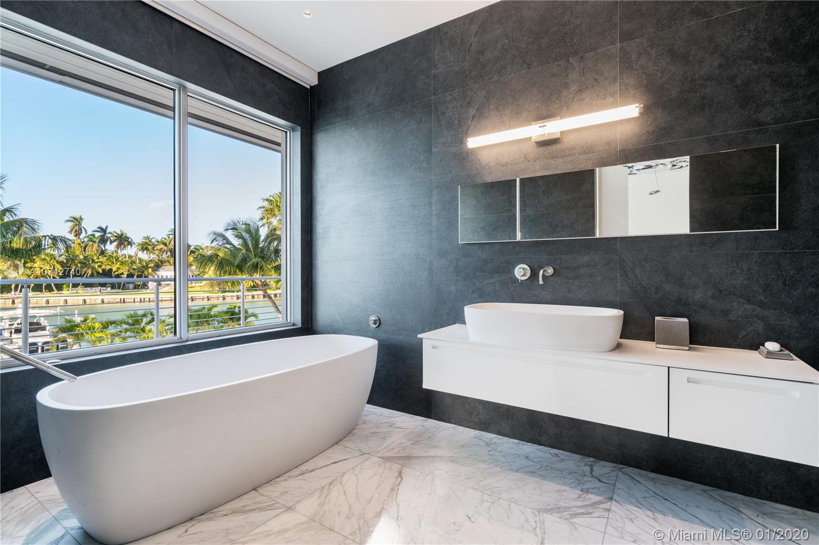 SUNSET ISLANDS-ISLAND NO - Residential