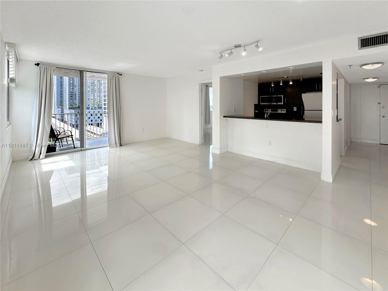 MADISON DOWNTOWN CONDO - Residential