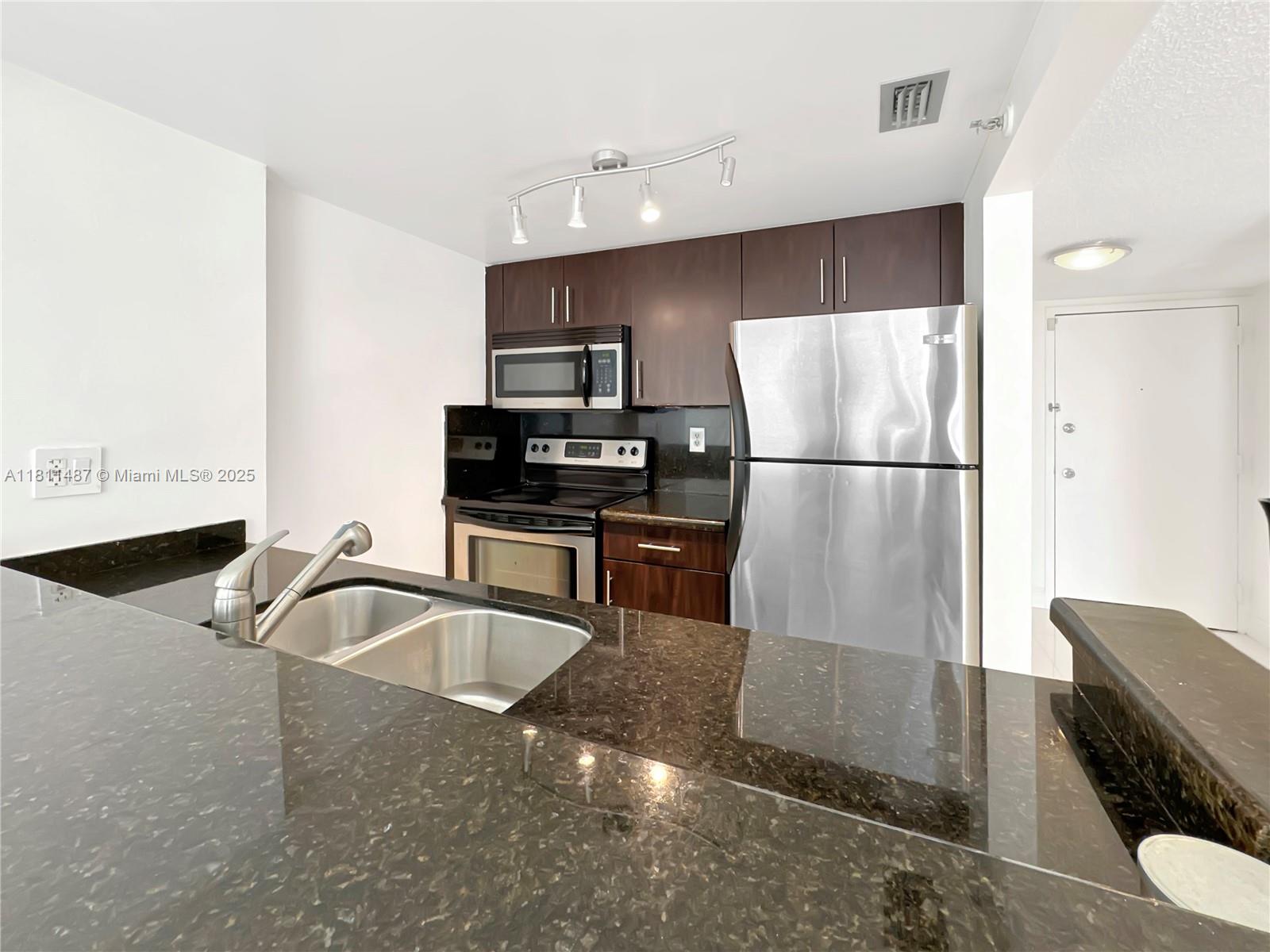 MADISON DOWNTOWN CONDO - Residential