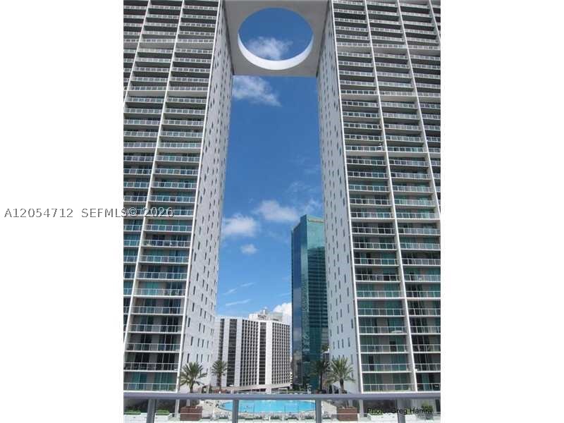 500 Brickell Ave 2303