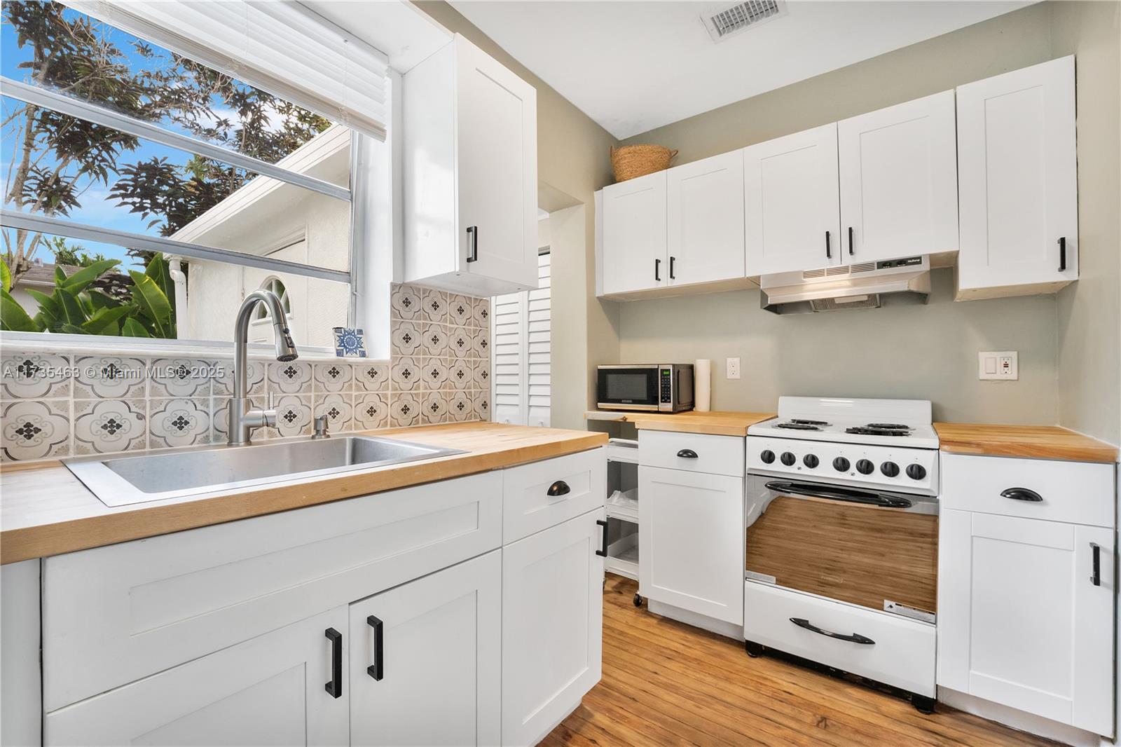 CAMNER GABLES - Residential Lease