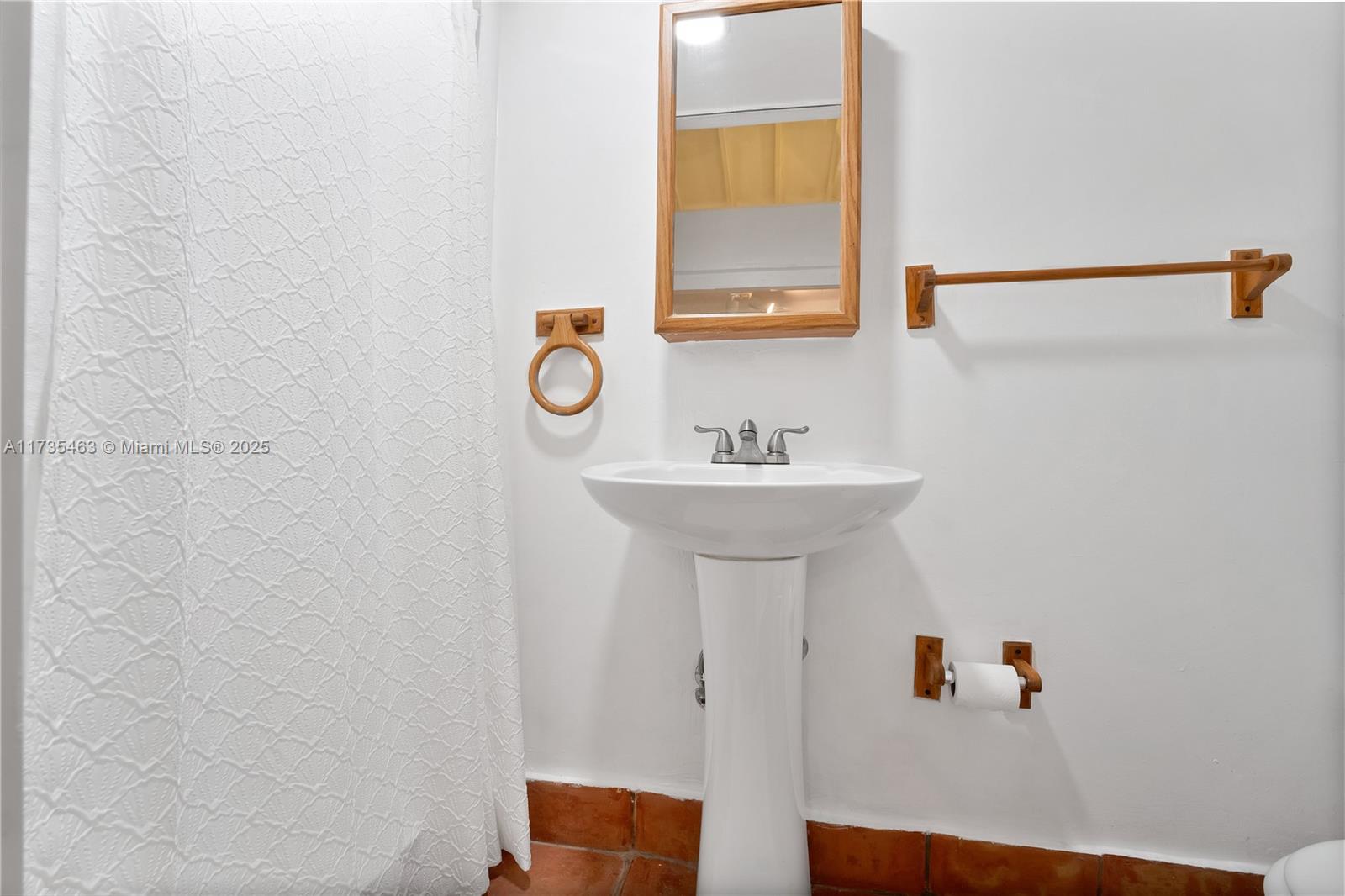 CAMNER GABLES - Residential Lease