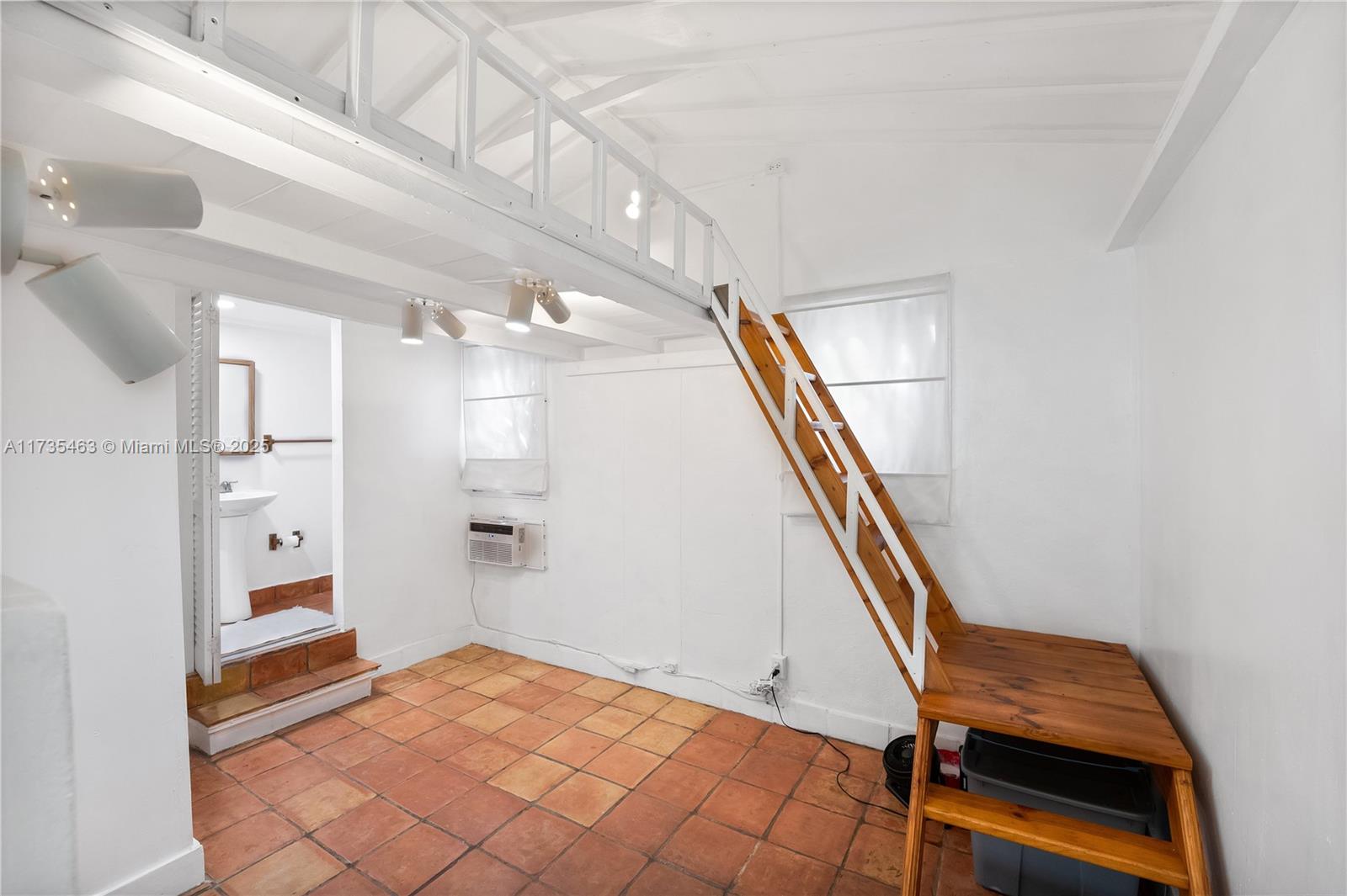 CAMNER GABLES - Residential Lease