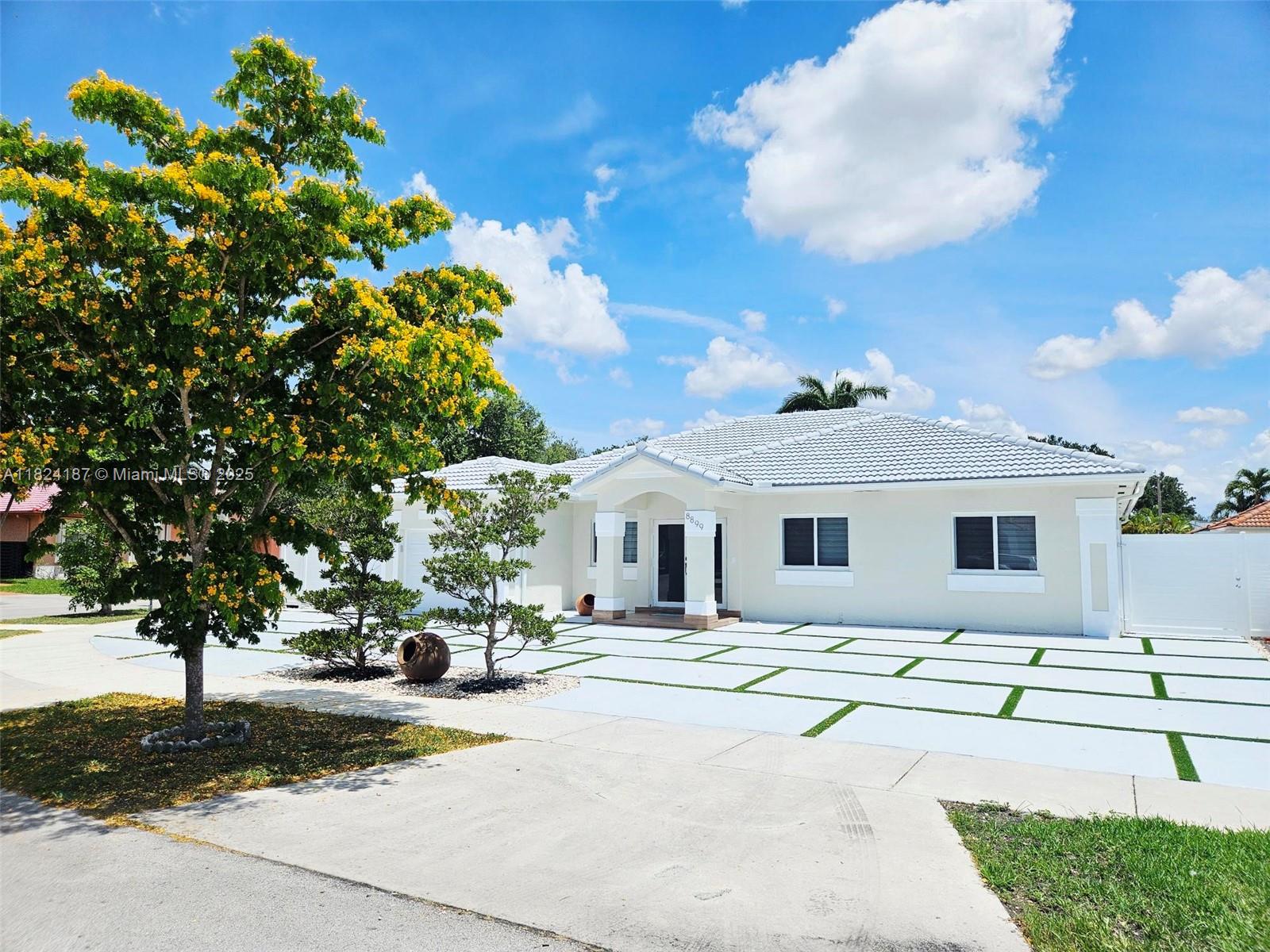 8899 Nw 175 St 8899, Hialeah, Miami-Dade County, Florida - 3 Bedrooms  
2 Bathrooms - 