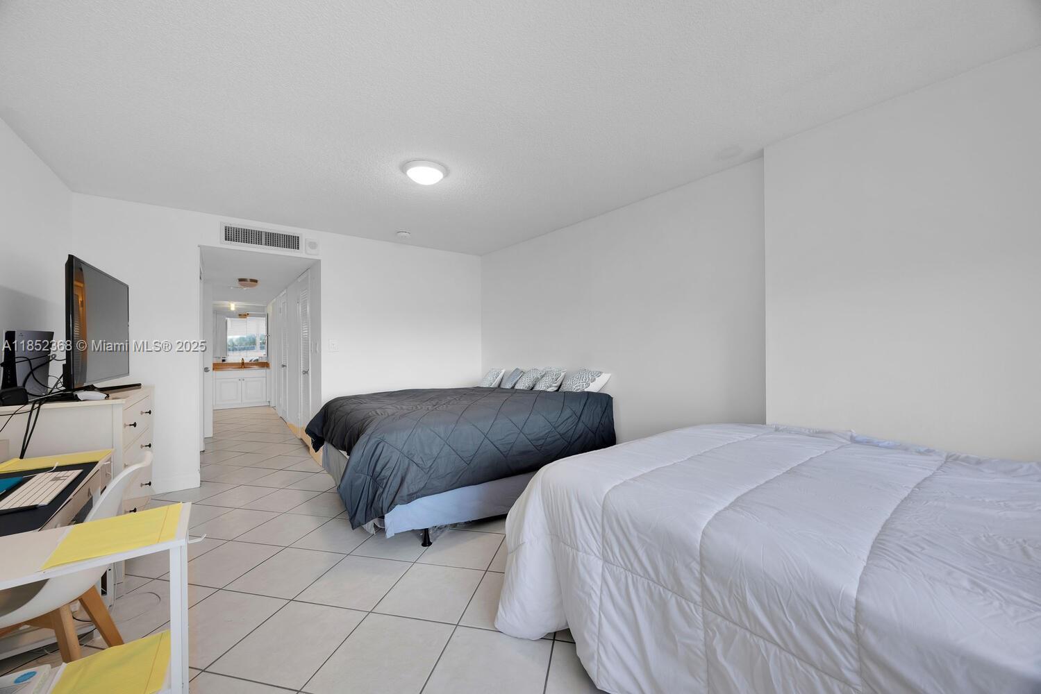 MAISON GRANDE CONDO - Residential