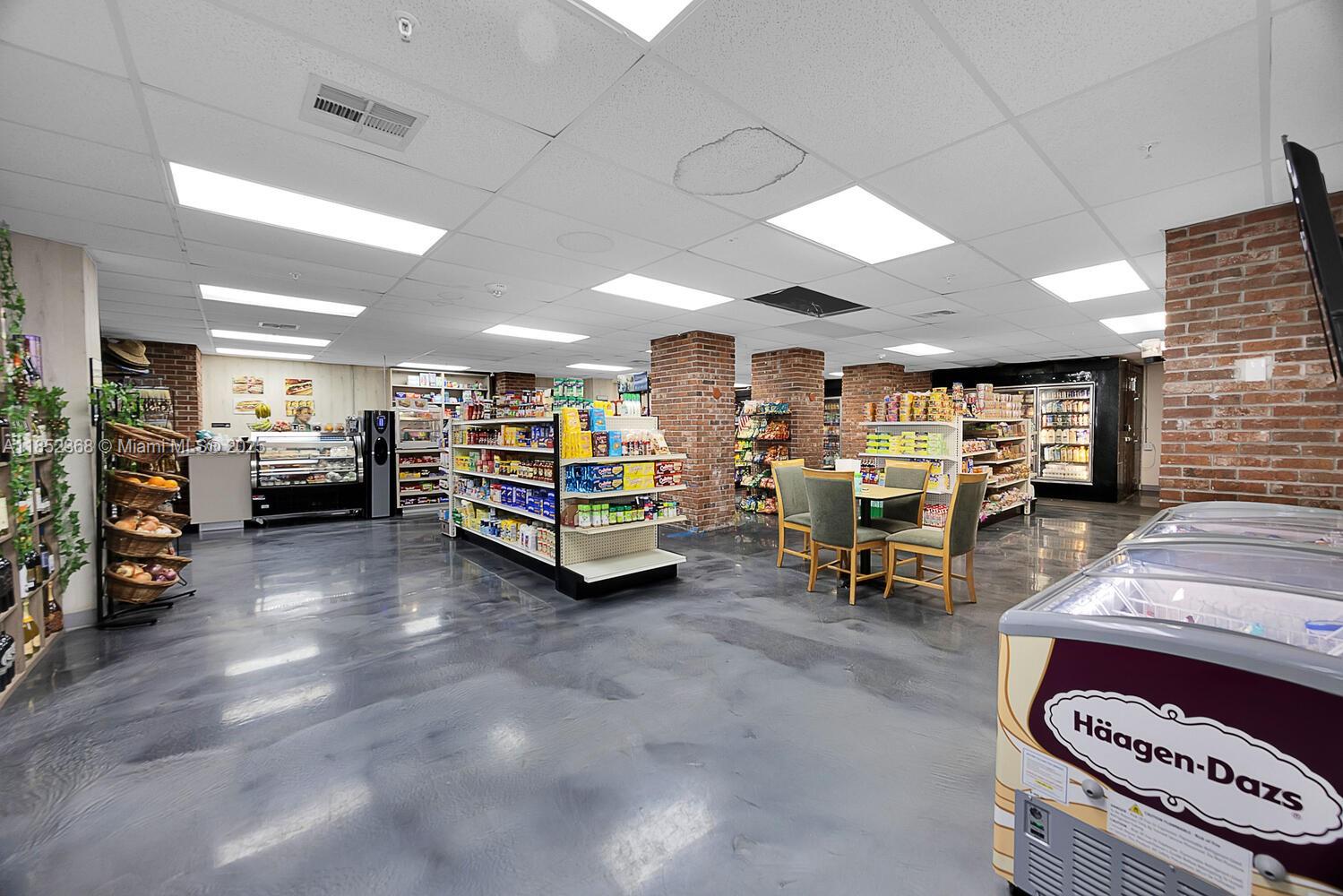 MAISON GRANDE CONDO - Residential