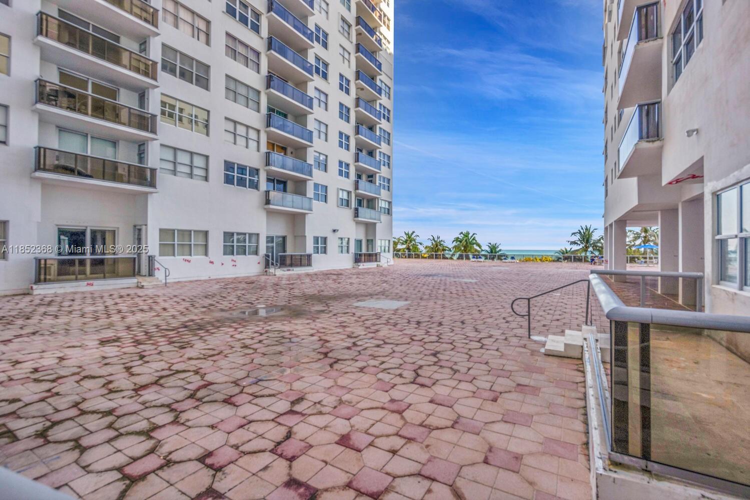 MAISON GRANDE CONDO - Residential