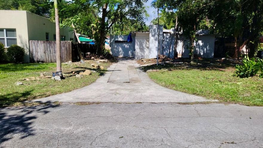 Great opportunity in the highly sought-after Biscayne Park neighborhood.
This property offers a 6,000 sqft lot in one of the most charming and fast-growing residential areas in Miami. Biscayne Park is becoming increasingly exclusive, with many new homes being built throughout the community.
Ideal for those looking to build the home of their dreams in a beautiful, quiet, and family-friendly neighborhood surrounded by lush greenery and mature trees.
Enjoy the privacy, space, and neighborhood feel while still being close to Miami’s best dining, shopping, and beaches.