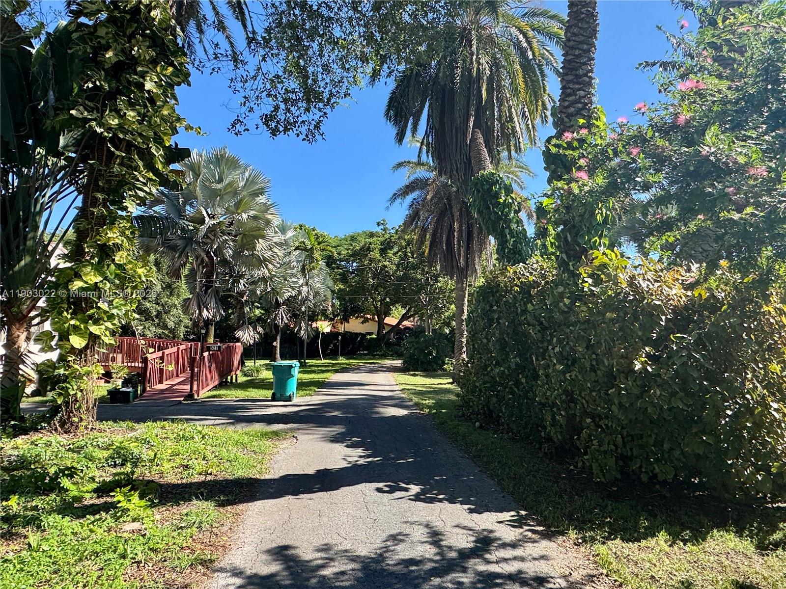 BISCAYNE PARK ESTATES - Residential