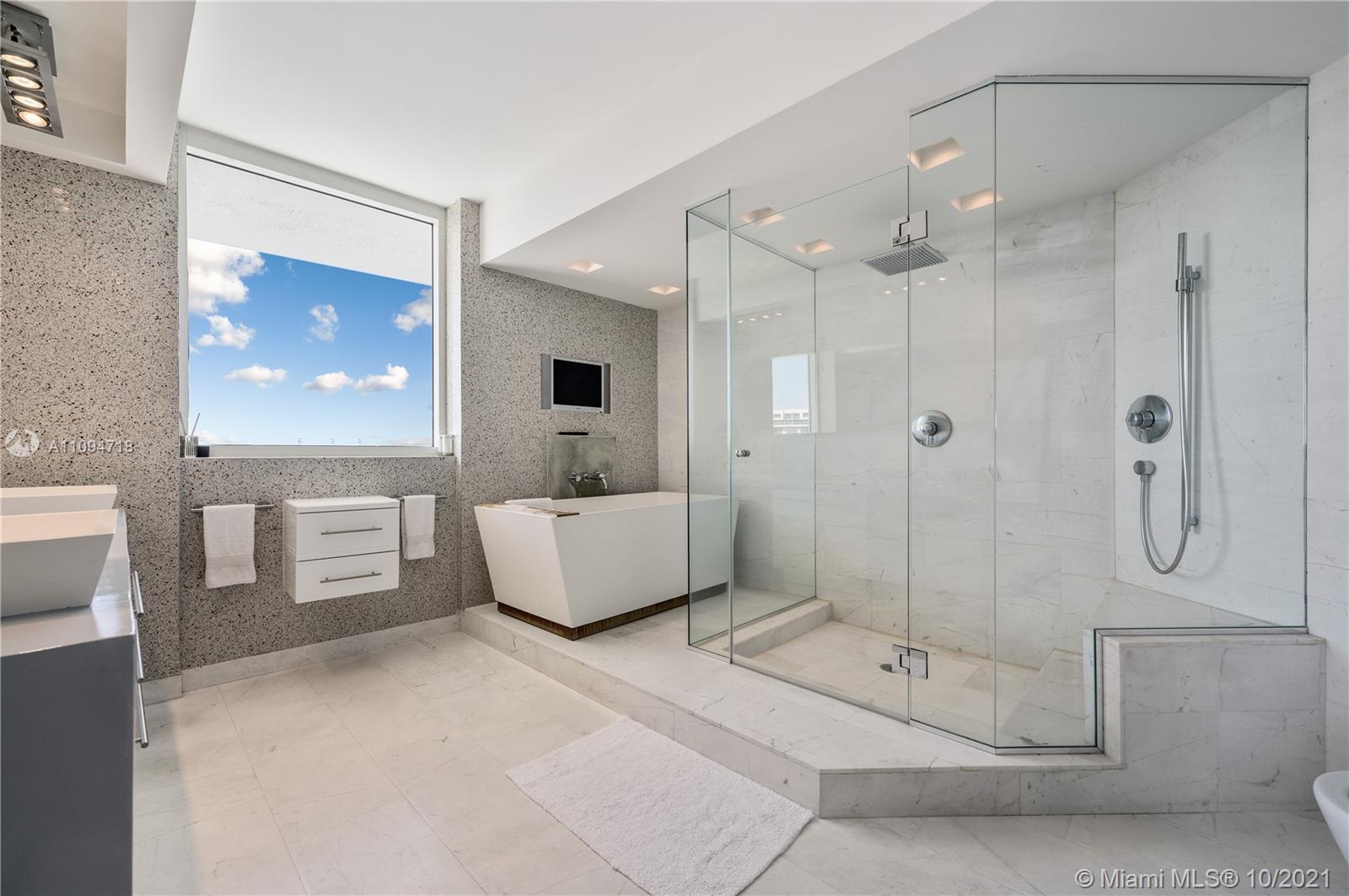 THE GRAND VENETIAN CONDO - Residential