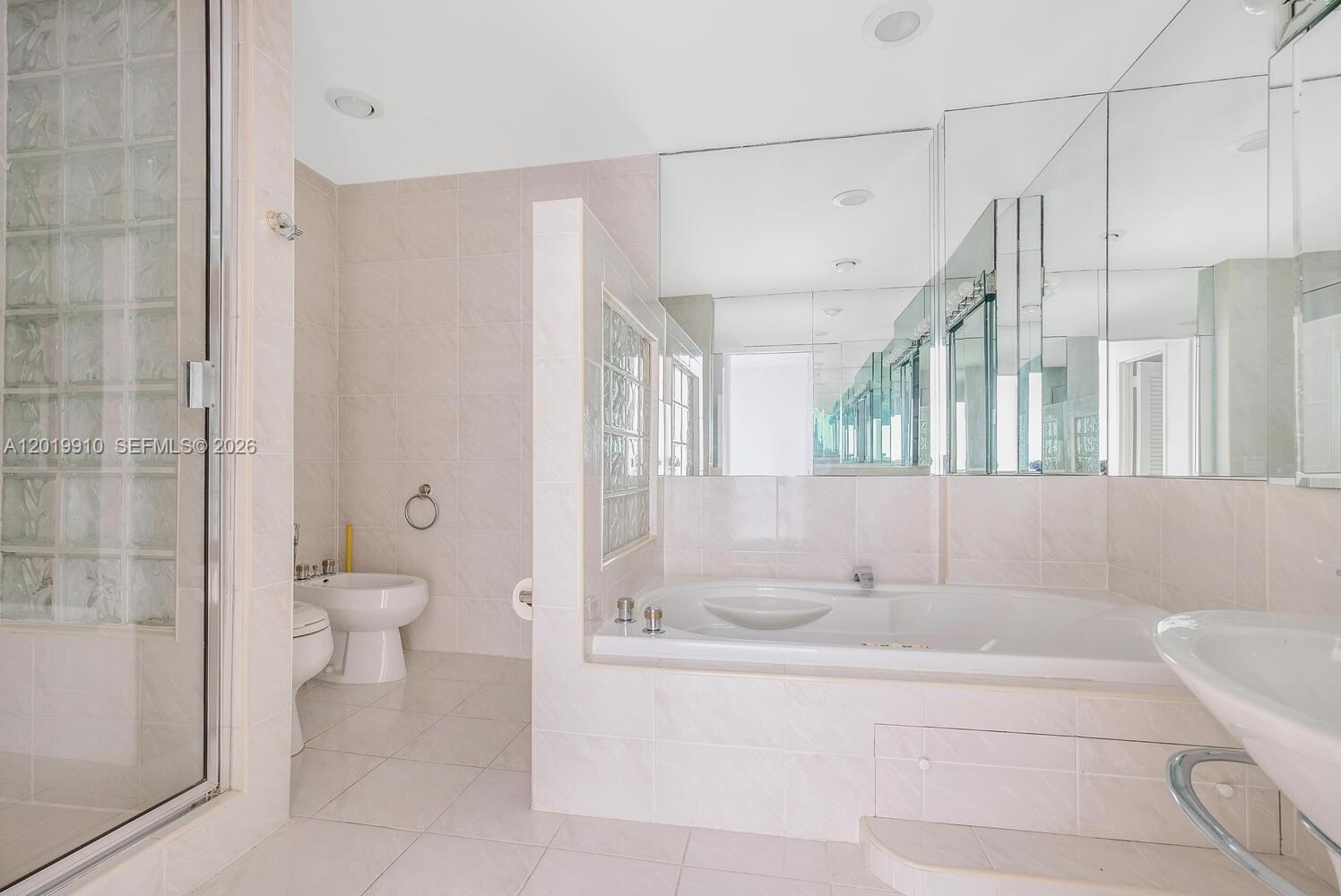THE PLAZA OF BAL HARBOUR - Residential