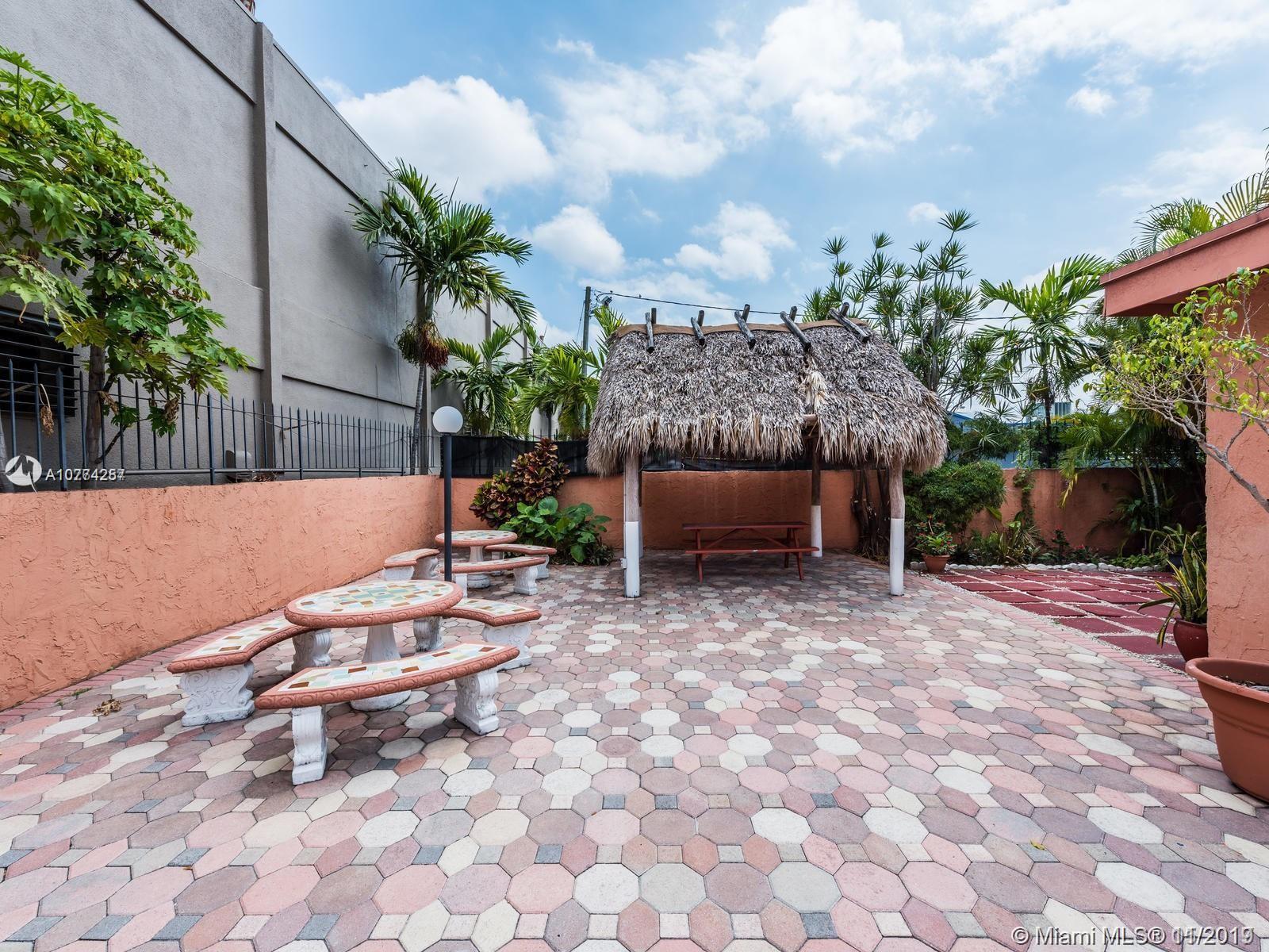 TWIN EXECUTIVE TOWERS CON - Residential