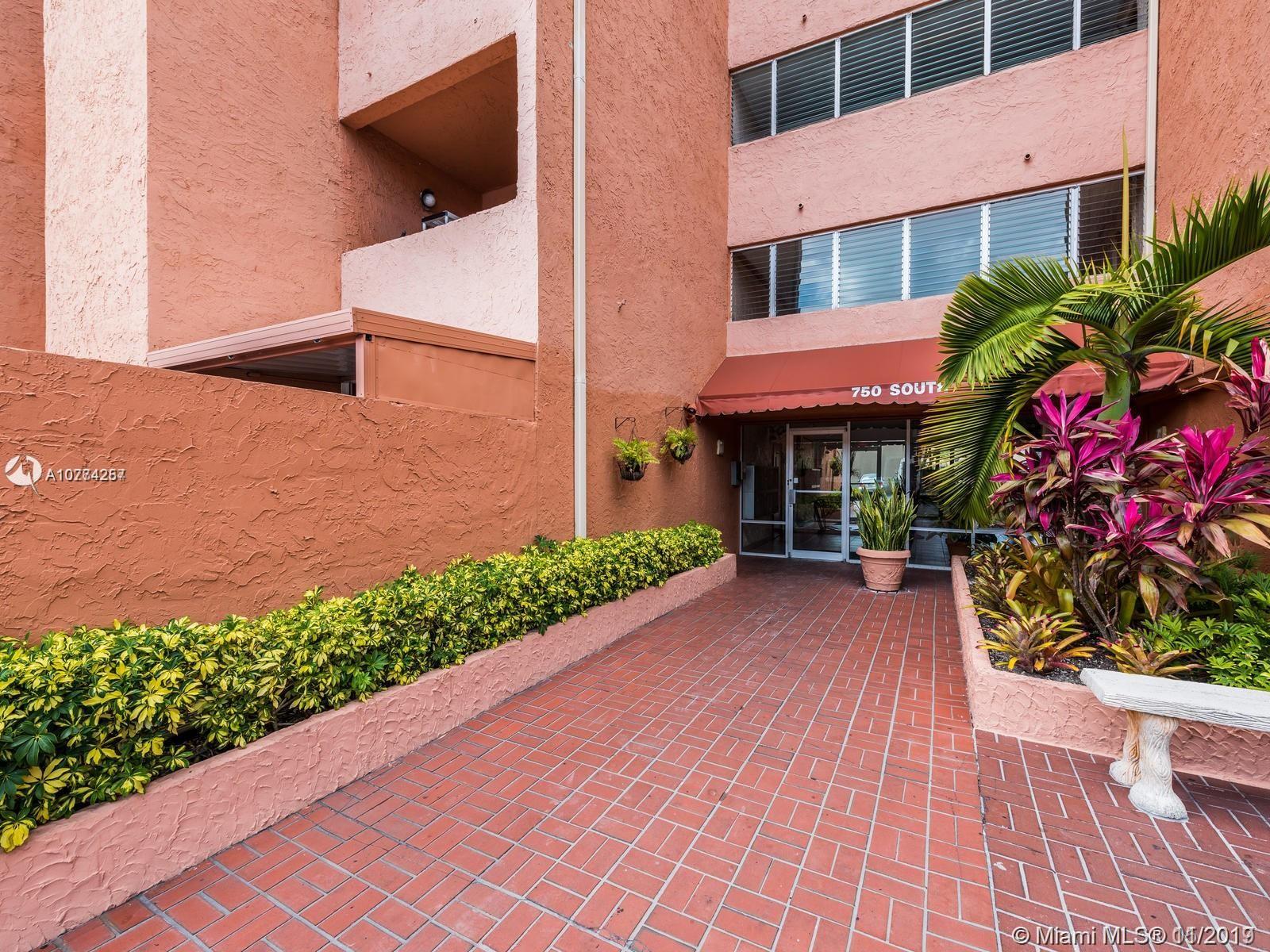 TWIN EXECUTIVE TOWERS CON - Residential