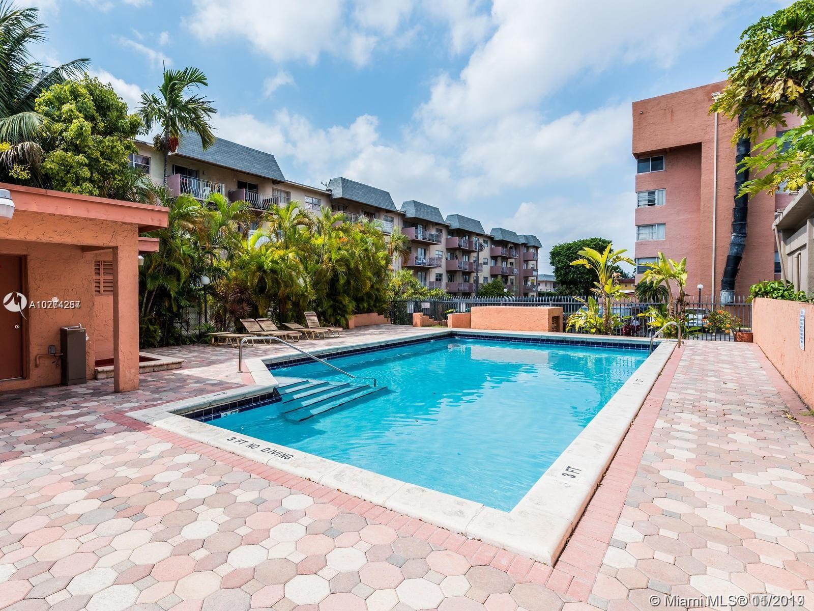 TWIN EXECUTIVE TOWERS CON - Residential