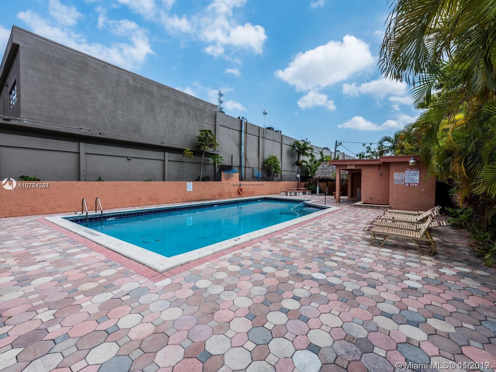 TWIN EXECUTIVE TOWERS CON - Residential