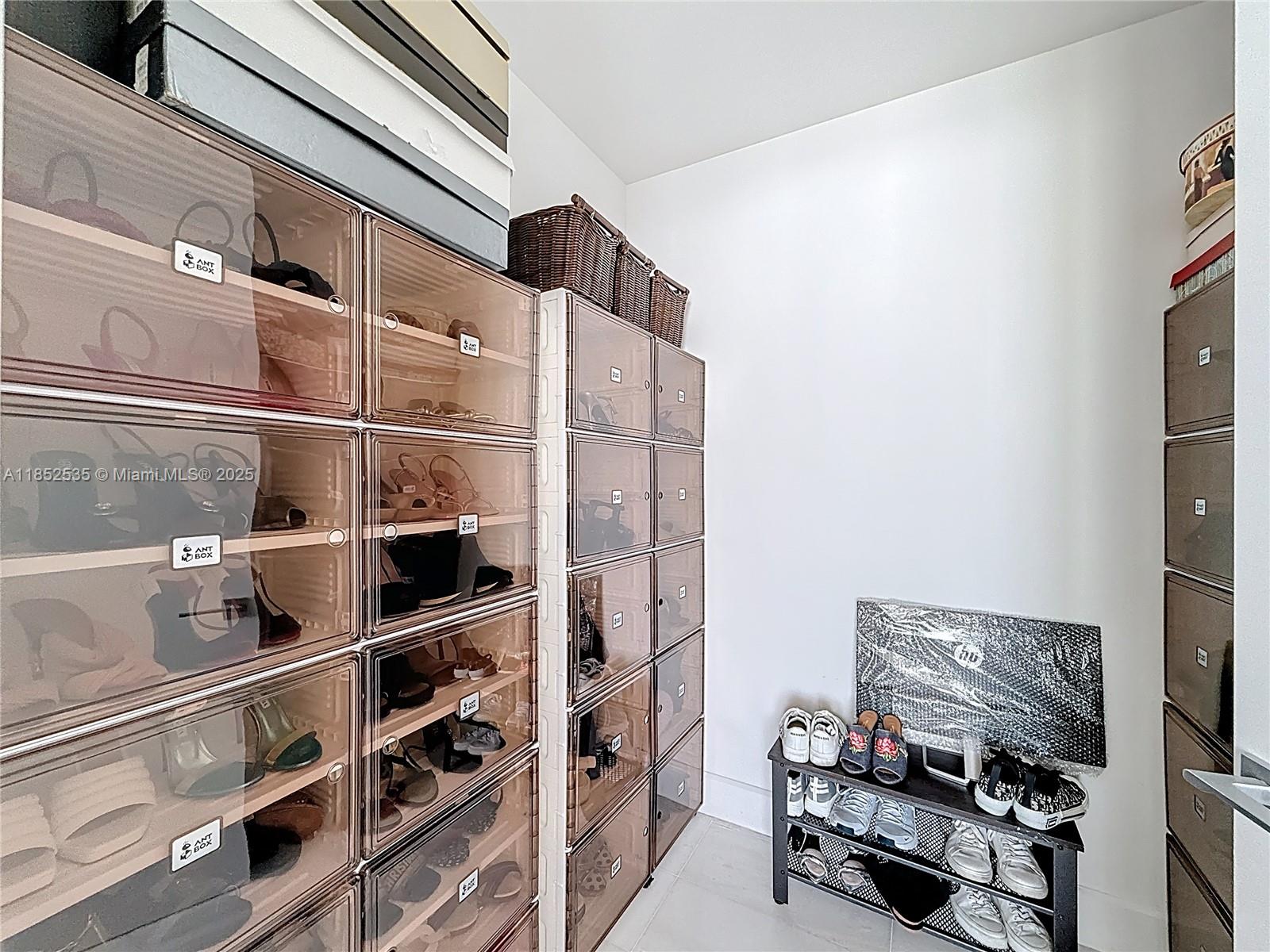 ESCOTTONIA PARK - Residential