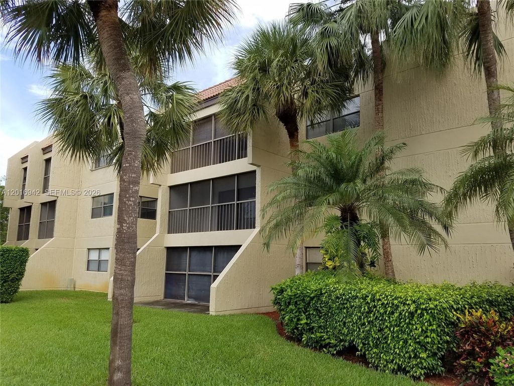 Photo of 220 Lakeview Dr #206, Weston, FL 33326 (MLS # A12016942)