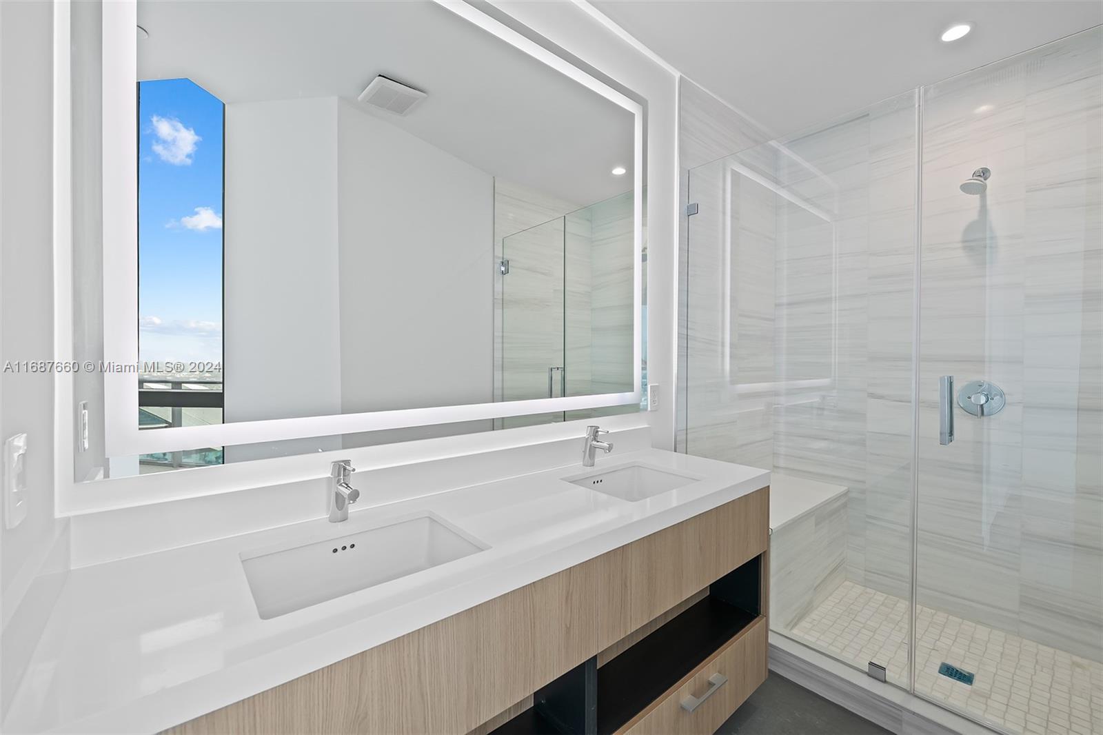 PARAMOUNT MIAMI WORLDCENT - Residential