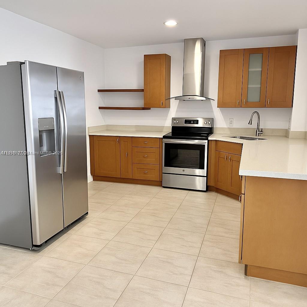 COMMODORE PLAZA CONDO - Residential