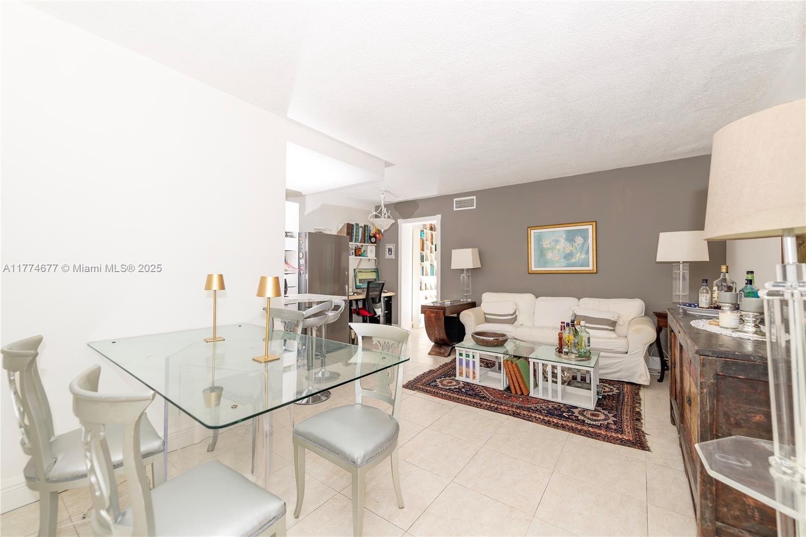 Rental Property at 525 Meridian Ave 204, Miami Beach, Miami-Dade County, Florida - Bedrooms: 1 
Bathrooms: 1  - $2,460 MO.