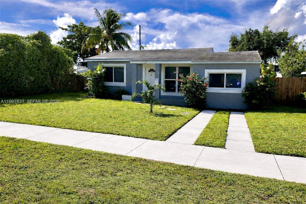 Photo of 2634 Fletcher Ct, Hollywood, FL 33020 (MLS # A11967827)
