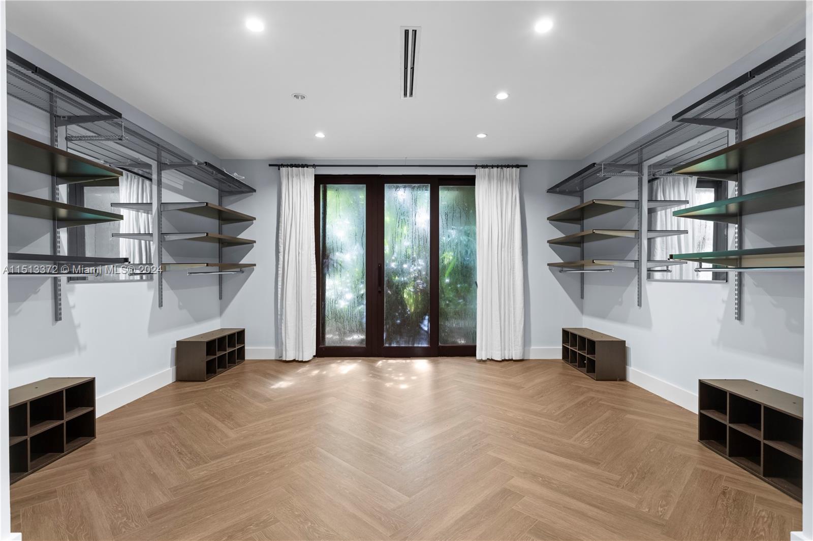 SAN MARINO ISLAND - Residential