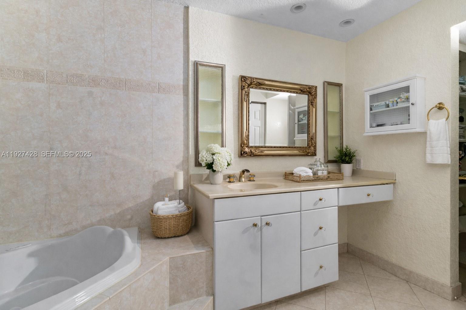 TOWNHOUSES OF EMERALD HIL - Residential